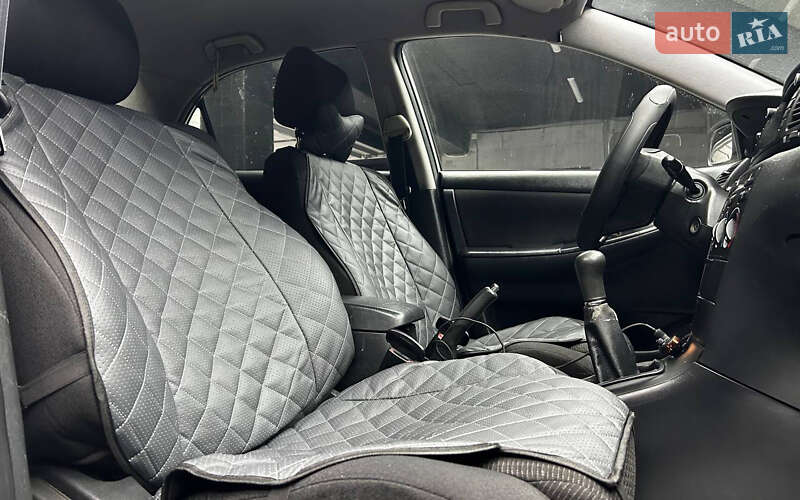 Седан Toyota Corolla 2005 в Черновцах