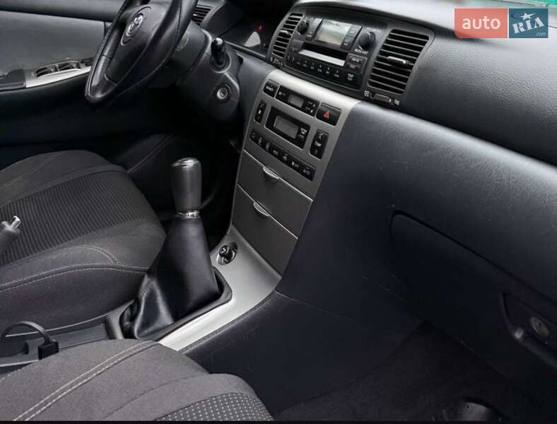 Хэтчбек Toyota Corolla 2004 в Полтаве