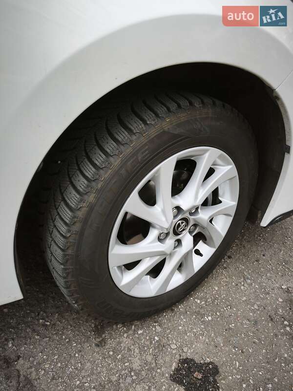 Седан Toyota Corolla 2017 в Запорожье