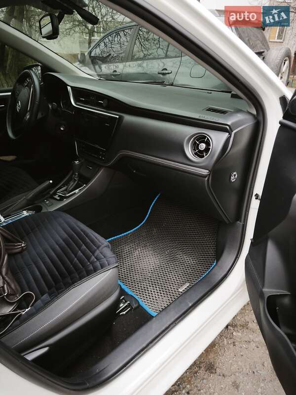 Седан Toyota Corolla 2017 в Запорожье