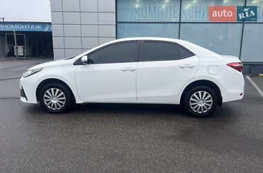 Седан Toyota Corolla 2016 в Полтаві