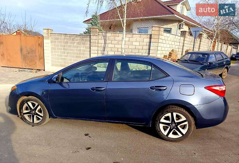 Седан Toyota Corolla 2017 в Миколаєві