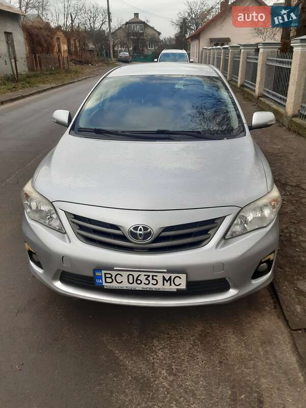 Седан Toyota Corolla 2010 в Івано-Франково