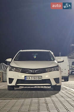 Седан Toyota Corolla 2015 в Києві