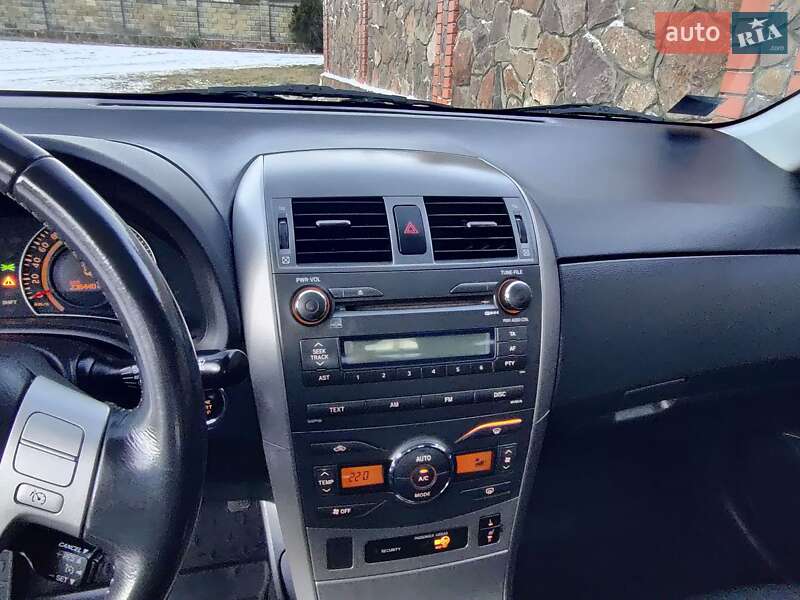 Седан Toyota Corolla 2008 в Сарнах