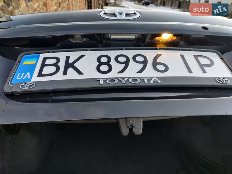 Седан Toyota Corolla 2008 в Сарнах