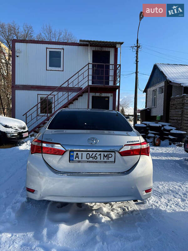 Седан Toyota Corolla 2015 в Полтаве