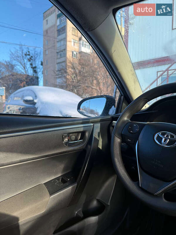 Седан Toyota Corolla 2015 в Полтаве
