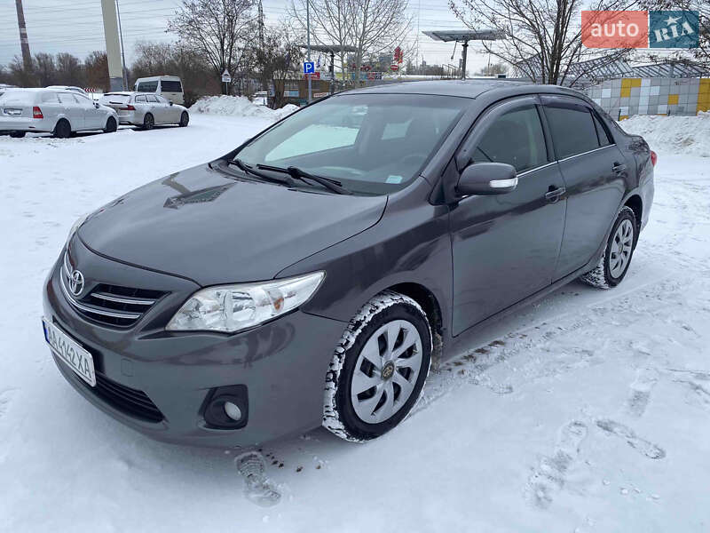 Седан Toyota Corolla 2011 в Києві