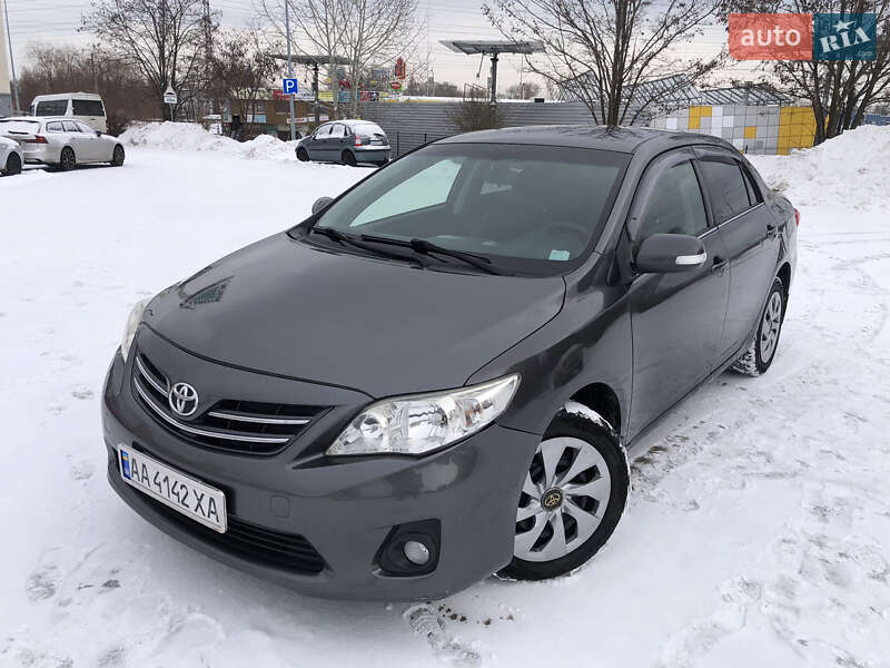 Седан Toyota Corolla 2011 в Києві