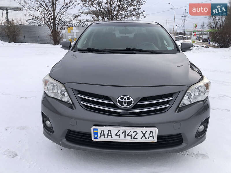 Седан Toyota Corolla 2011 в Києві