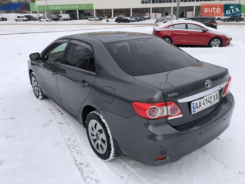 Седан Toyota Corolla 2011 в Києві