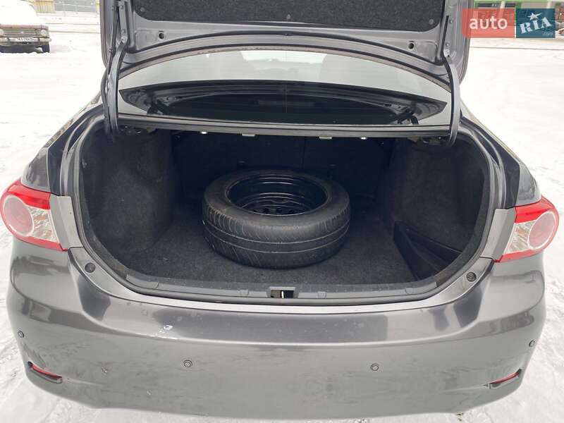 Седан Toyota Corolla 2011 в Києві