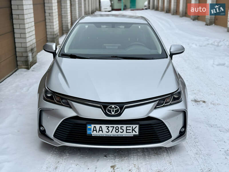 Седан Toyota Corolla 2019 в Киеве