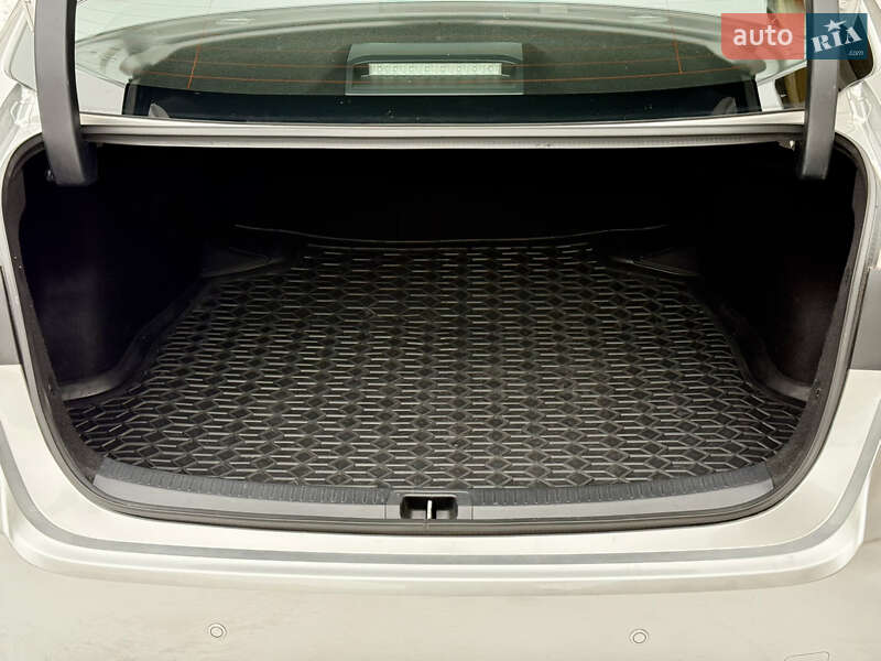 Седан Toyota Corolla 2019 в Киеве