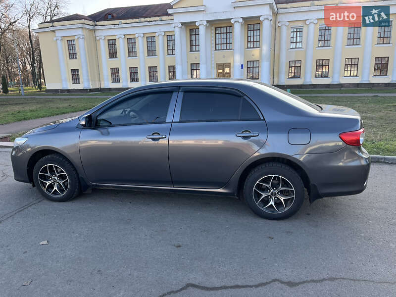 Седан Toyota Corolla 2011 в Прилуках