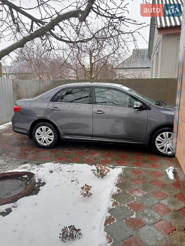 Седан Toyota Corolla 2012 в Кам'янці