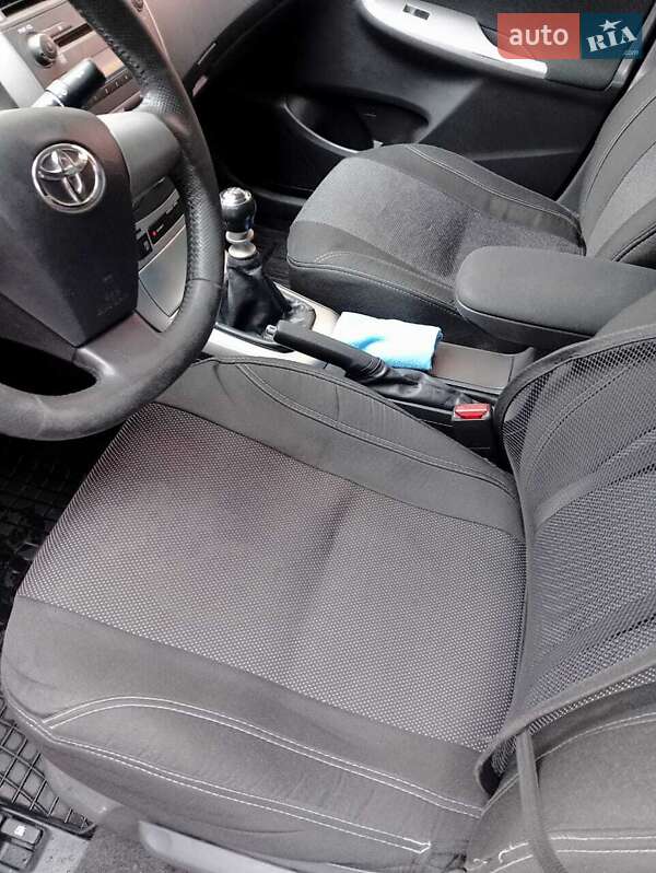 Седан Toyota Corolla 2012 в Кам'янці