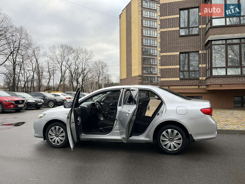 Седан Toyota Corolla 2008 в Чернигове