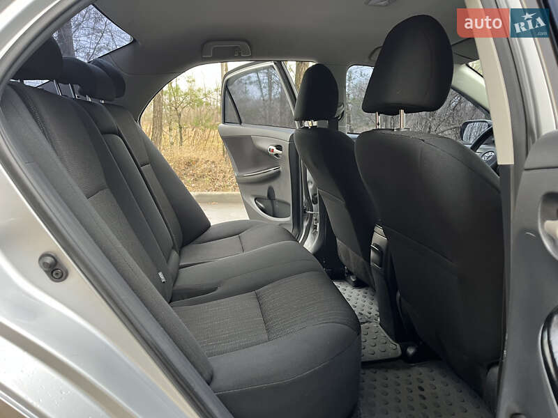 Седан Toyota Corolla 2008 в Чернигове