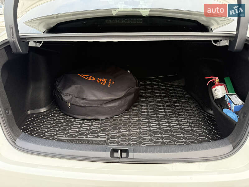 Седан Toyota Corolla 2020 в Києві