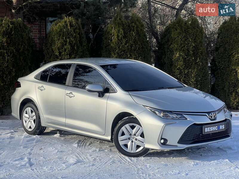 Седан Toyota Corolla 2024 в Львове