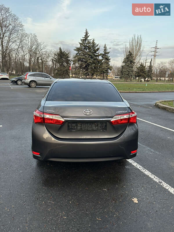 Седан Toyota Corolla 2016 в Миколаєві