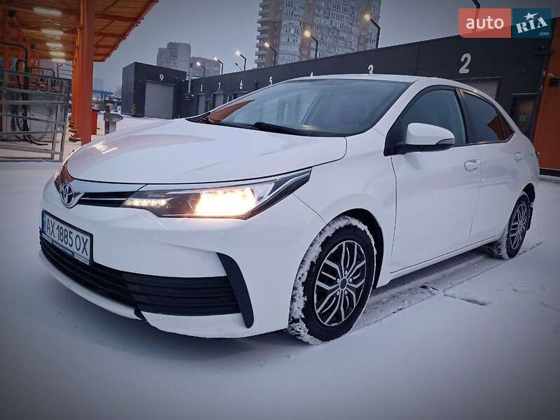 Седан Toyota Corolla 2018 в Харкові
