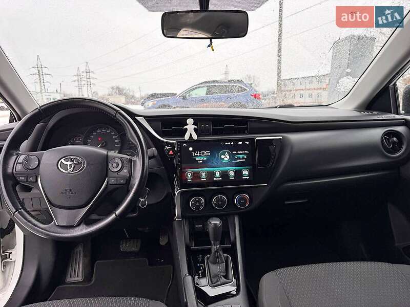 Седан Toyota Corolla 2018 в Харкові