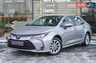 Седан Toyota Corolla 2022 в Львові