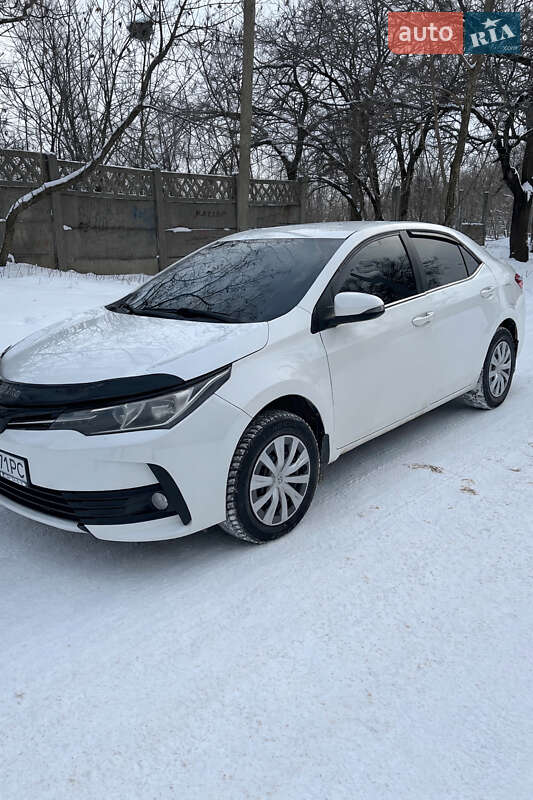 Седан Toyota Corolla 2016 в Краматорске