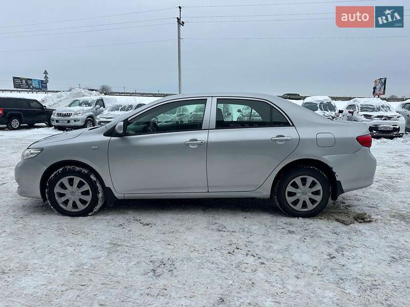 Седан Toyota Corolla 2009 в Львове