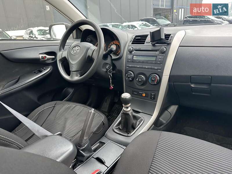 Седан Toyota Corolla 2009 в Львове