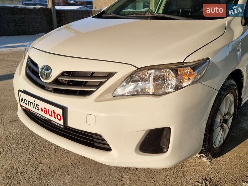 Седан Toyota Corolla 2011 в Виннице