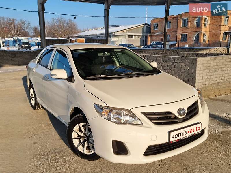 Седан Toyota Corolla 2011 в Виннице