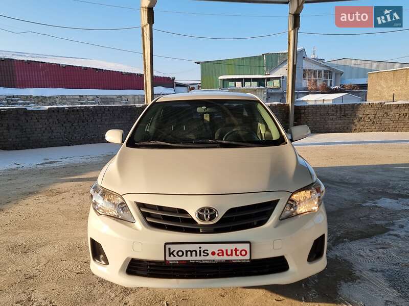 Седан Toyota Corolla 2011 в Виннице