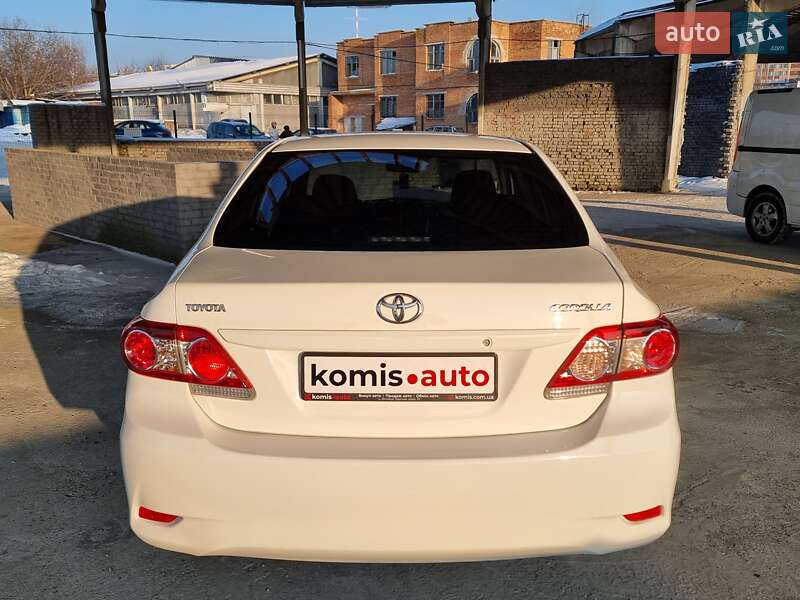Седан Toyota Corolla 2011 в Виннице