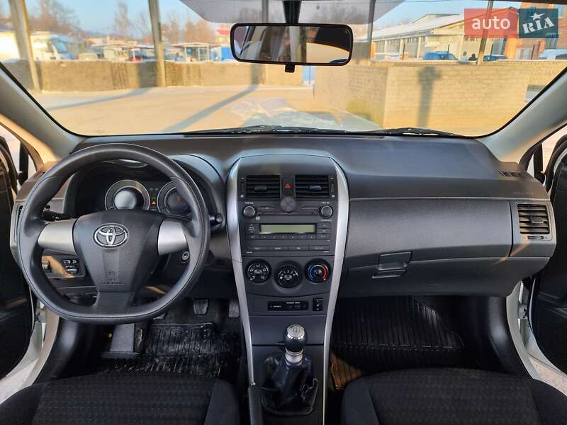 Седан Toyota Corolla 2011 в Виннице