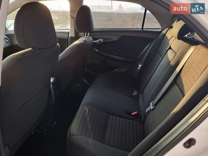 Седан Toyota Corolla 2011 в Виннице