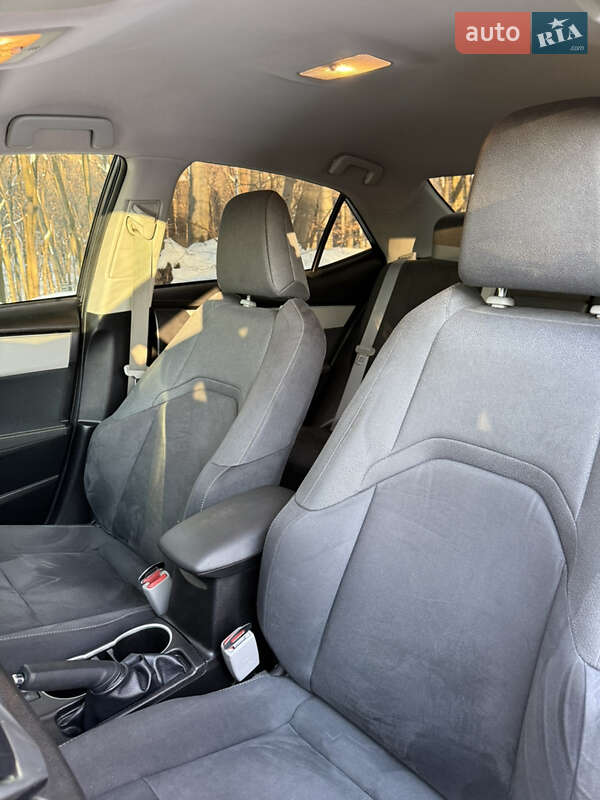 Седан Toyota Corolla 2018 в Львове