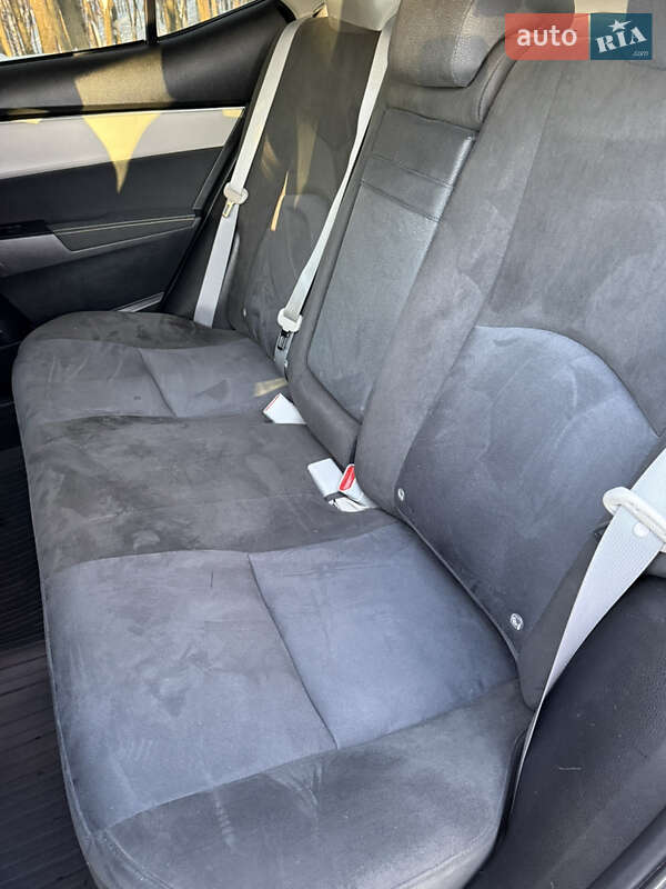 Седан Toyota Corolla 2018 в Львове