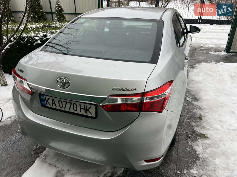 Седан Toyota Corolla 2016 в Киеве