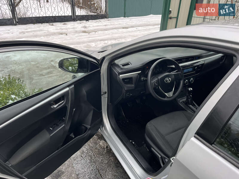 Седан Toyota Corolla 2016 в Киеве