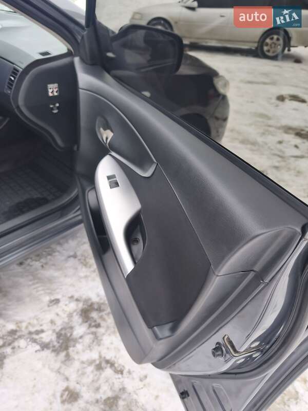 Седан Toyota Corolla 2007 в Гайсине