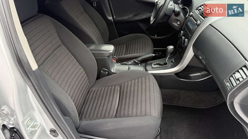 Седан Toyota Corolla 2012 в Желтых Водах