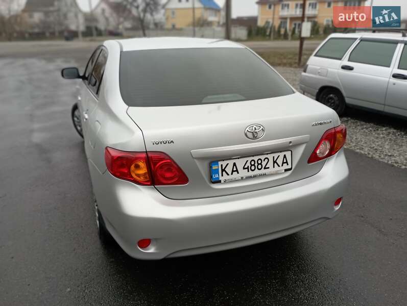 Седан Toyota Corolla 2008 в Малине