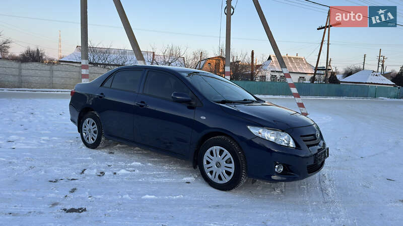Седан Toyota Corolla 2008 в Кременчуге
