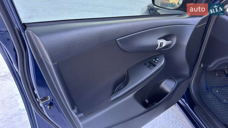 Седан Toyota Corolla 2008 в Кременчуге