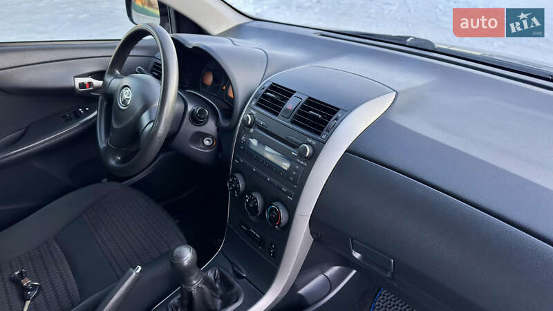 Седан Toyota Corolla 2008 в Кременчуге