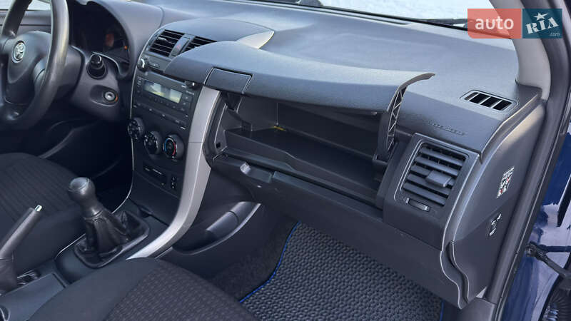 Седан Toyota Corolla 2008 в Кременчуге